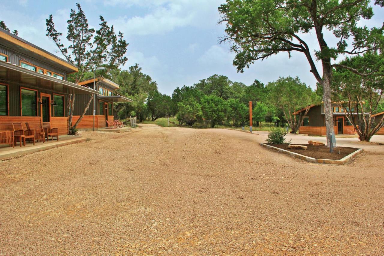 Green Acres Cottages - Dripping Springs Suite วิมเบอร์ลีย์ ภายนอก รูปภาพ