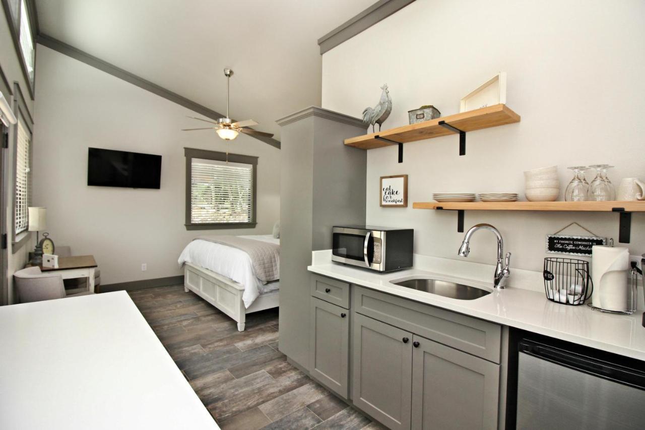 Green Acres Cottages - Dripping Springs Suite วิมเบอร์ลีย์ ภายนอก รูปภาพ